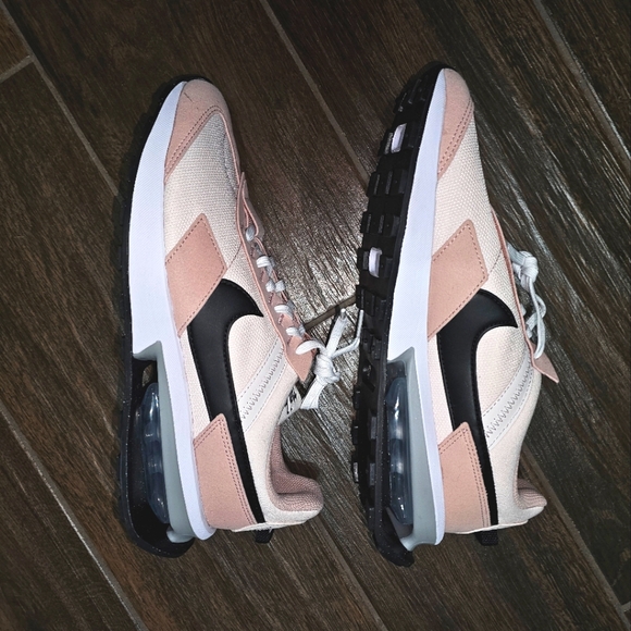 Nike Air Max Pre-Day Women's 9.5 Light Bone/Sanddrift/Iron Grey/White - Picture 6 of 8